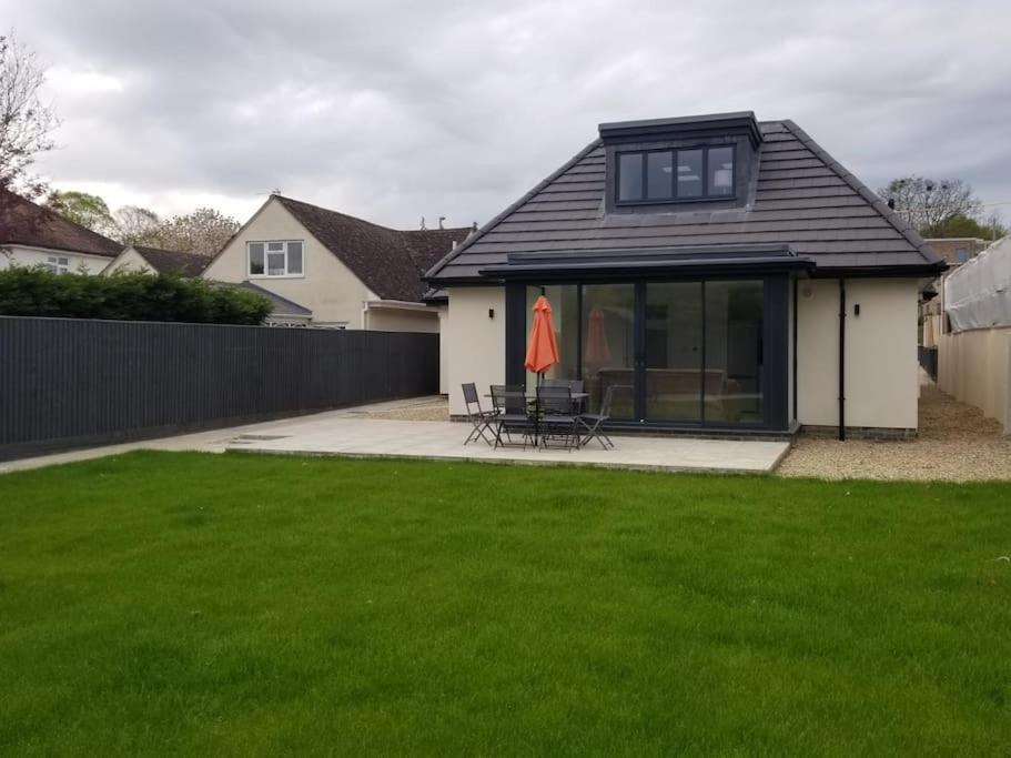 Evergreen Lodge - Two Bed Lux Flat - Parking, Garden, Patio, Wifi, Netflix - Close To Blenheim Palace & Oxford - F3 Kidlington Extérieur photo