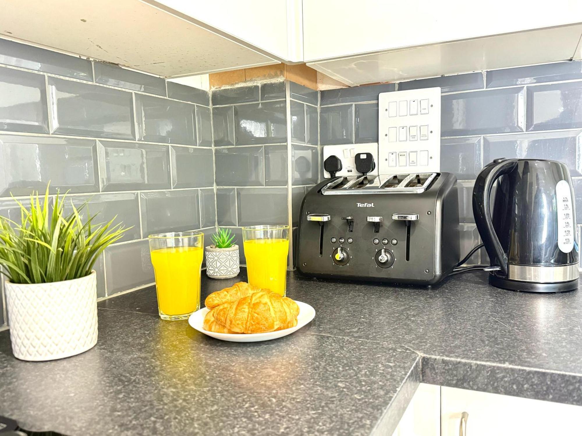 Evergreen Lodge - Two Bed Lux Flat - Parking, Garden, Patio, Wifi, Netflix - Close To Blenheim Palace & Oxford - F3 Kidlington Extérieur photo