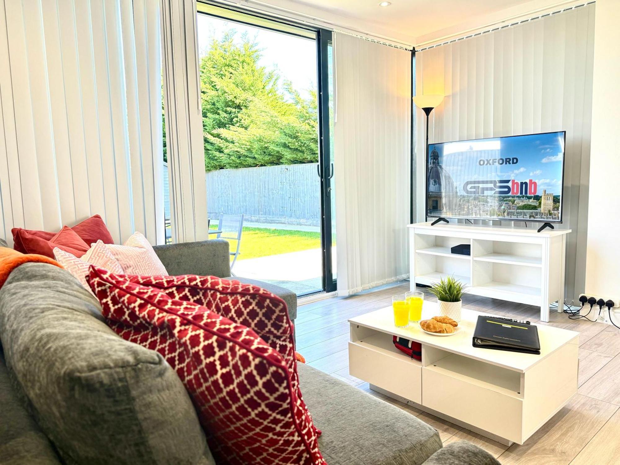 Evergreen Lodge - Two Bed Lux Flat - Parking, Garden, Patio, Wifi, Netflix - Close To Blenheim Palace & Oxford - F3 Kidlington Extérieur photo