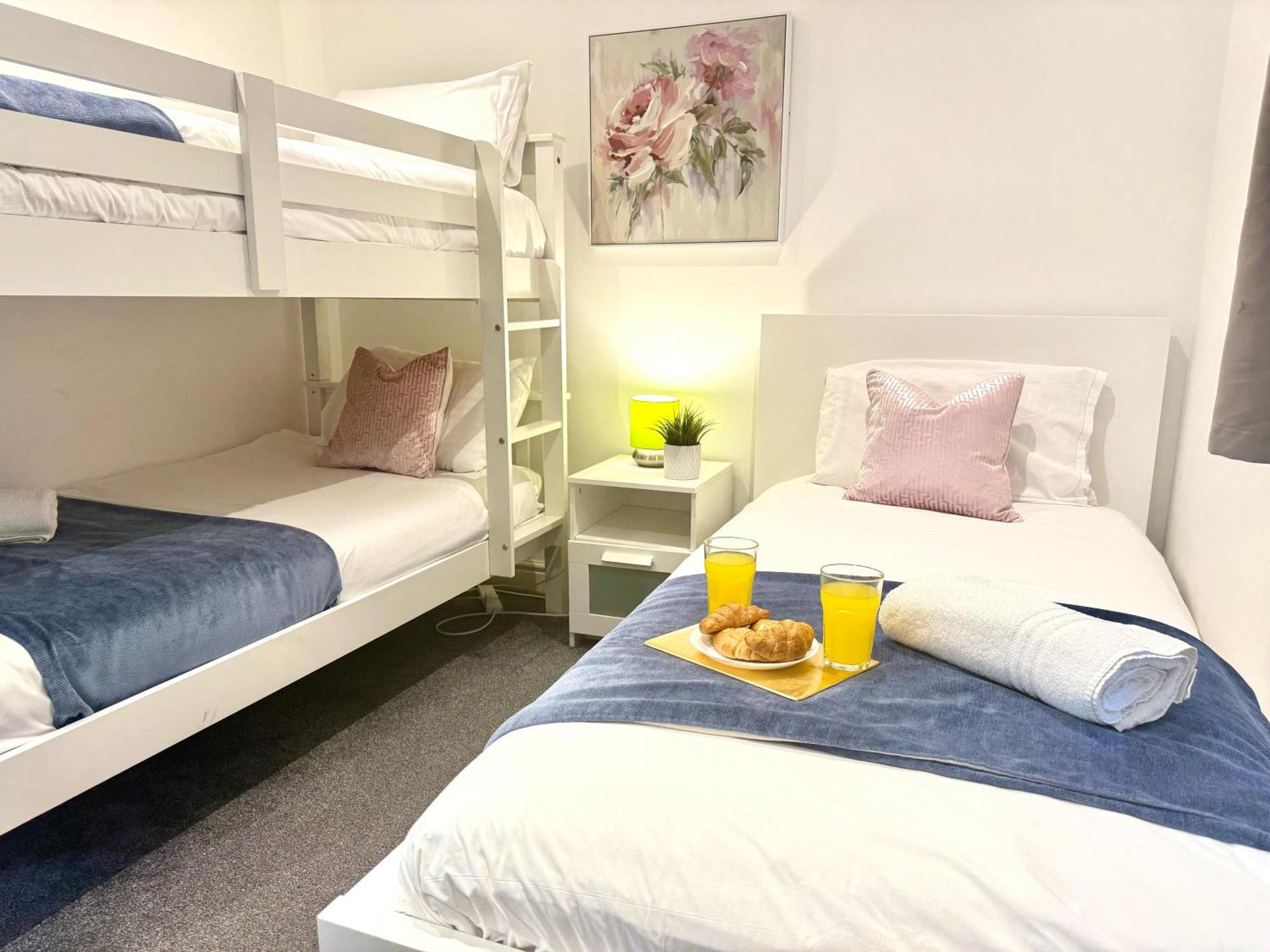 Evergreen Lodge - Two Bed Lux Flat - Parking, Garden, Patio, Wifi, Netflix - Close To Blenheim Palace & Oxford - F3 Kidlington Extérieur photo