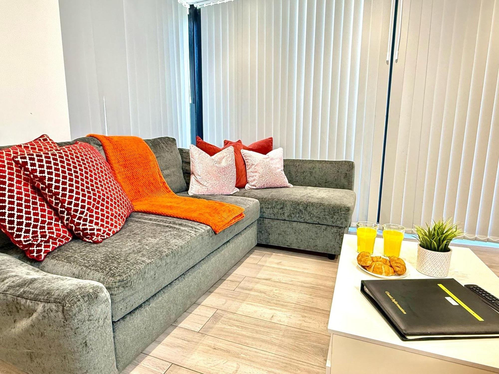 Evergreen Lodge - Two Bed Lux Flat - Parking, Garden, Patio, Wifi, Netflix - Close To Blenheim Palace & Oxford - F3 Kidlington Extérieur photo