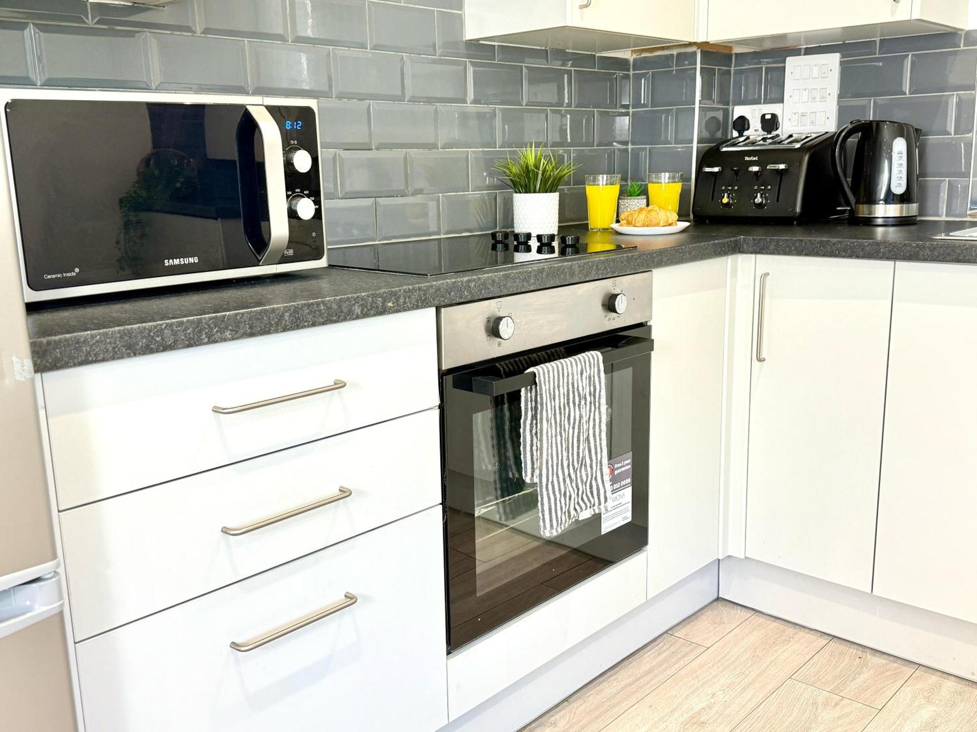 Evergreen Lodge - Two Bed Lux Flat - Parking, Garden, Patio, Wifi, Netflix - Close To Blenheim Palace & Oxford - F3 Kidlington Extérieur photo