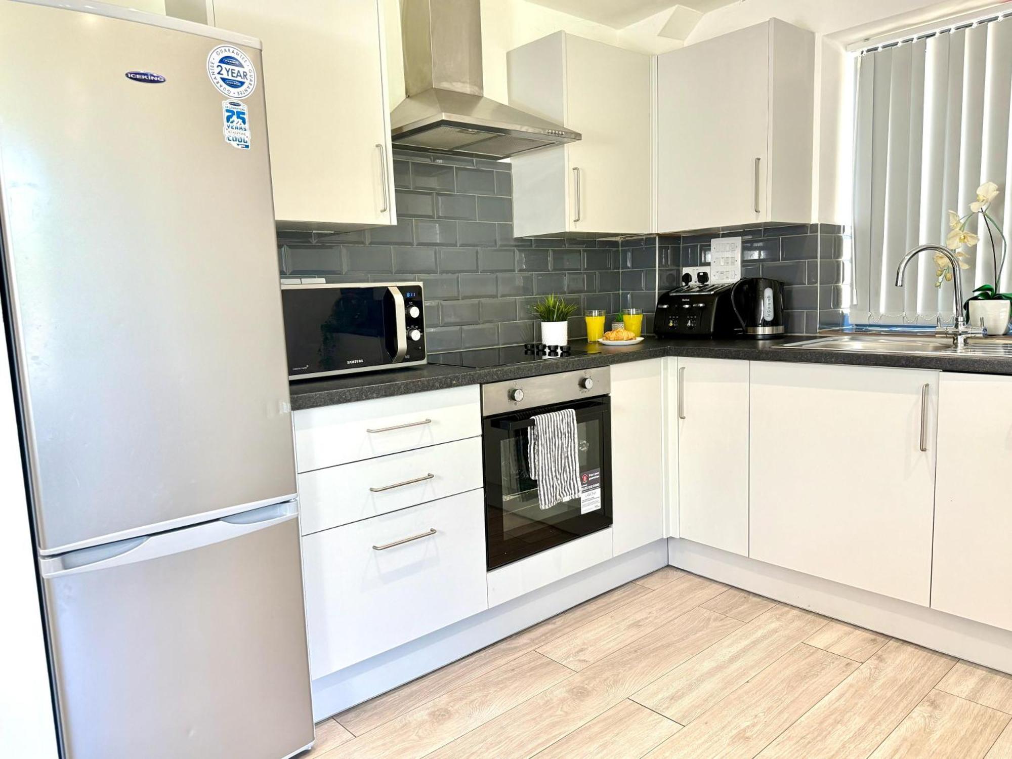 Evergreen Lodge - Two Bed Lux Flat - Parking, Garden, Patio, Wifi, Netflix - Close To Blenheim Palace & Oxford - F3 Kidlington Extérieur photo